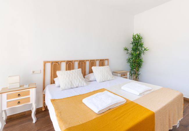Apartment in La Cala del Moral - WintoWinRentals - Beachfront little villa. Apartment in La Cala del Moral - WintoWinRentals - Beachfront little villa.