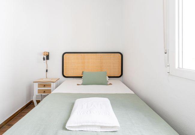Apartment in La Cala del Moral - WintoWinRentals - Beachfront little villa. Apartment in La Cala del Moral - WintoWinRentals - Beachfront little villa.