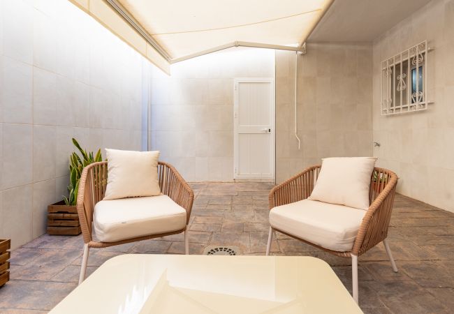 Apartment in La Cala del Moral - WintoWinRentals - Beachfront little villa. Apartment in La Cala del Moral - WintoWinRentals - Beachfront little villa.