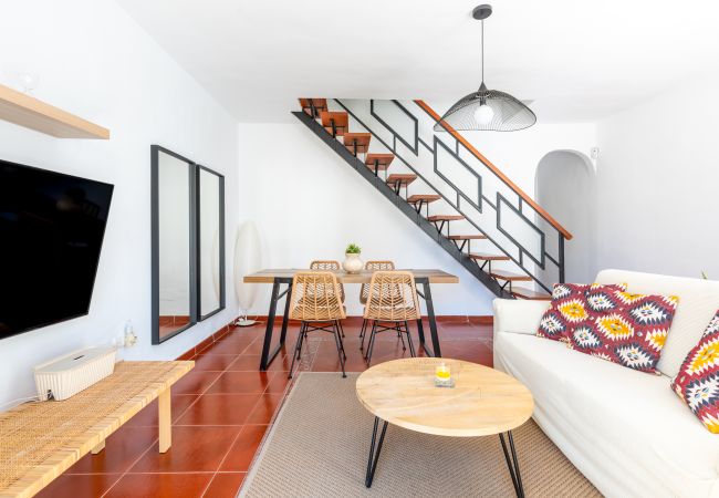 Apartment in La Cala del Moral - WintoWinRentals - Beachfront little villa. Apartment in La Cala del Moral - WintoWinRentals - Beachfront little villa.