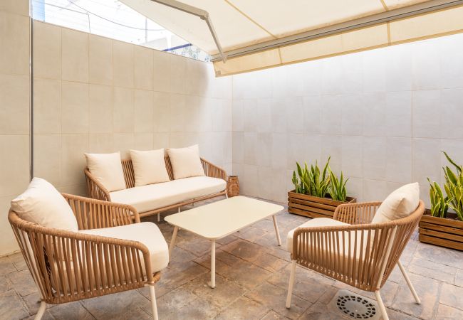 Apartment in La Cala del Moral - WintoWinRentals - Beachfront little villa. Apartment in La Cala del Moral - WintoWinRentals - Beachfront little villa.
