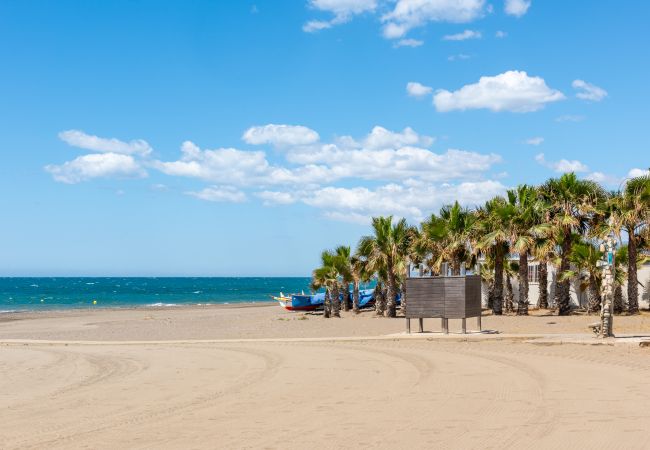 Apartment in La Cala del Moral - WintoWinRentals - Beachfront little villa. Apartment in La Cala del Moral - WintoWinRentals - Beachfront little villa.