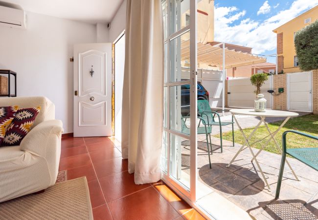 Apartment in La Cala del Moral - WintoWinRentals - Beachfront little villa. Apartment in La Cala del Moral - WintoWinRentals - Beachfront little villa.