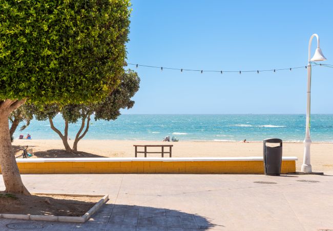 Apartment in La Cala del Moral - WintoWinRentals - Beachfront little villa. Apartment in La Cala del Moral - WintoWinRentals - Beachfront little villa.
