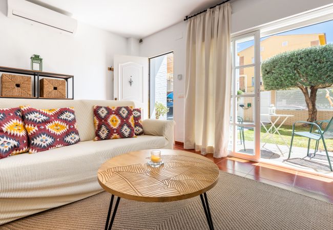 Apartment in La Cala del Moral - WintoWinRentals - Beachfront little villa. Apartment in La Cala del Moral - WintoWinRentals - Beachfront little villa.