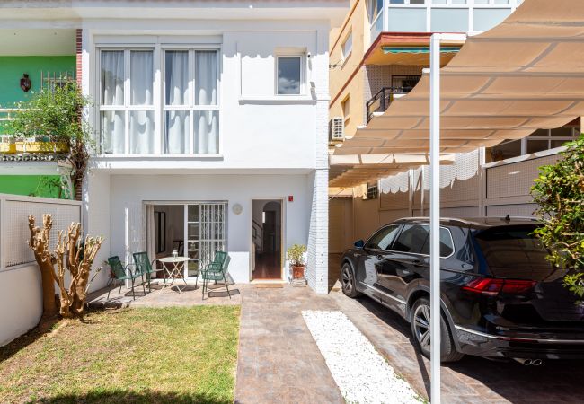 Apartment in La Cala del Moral - WintoWinRentals - Beachfront little villa. Apartment in La Cala del Moral - WintoWinRentals - Beachfront little villa.
