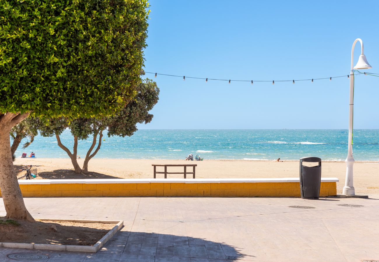 Apartment in La Cala del Moral - WintoWinRentals - Beachfront little villa.