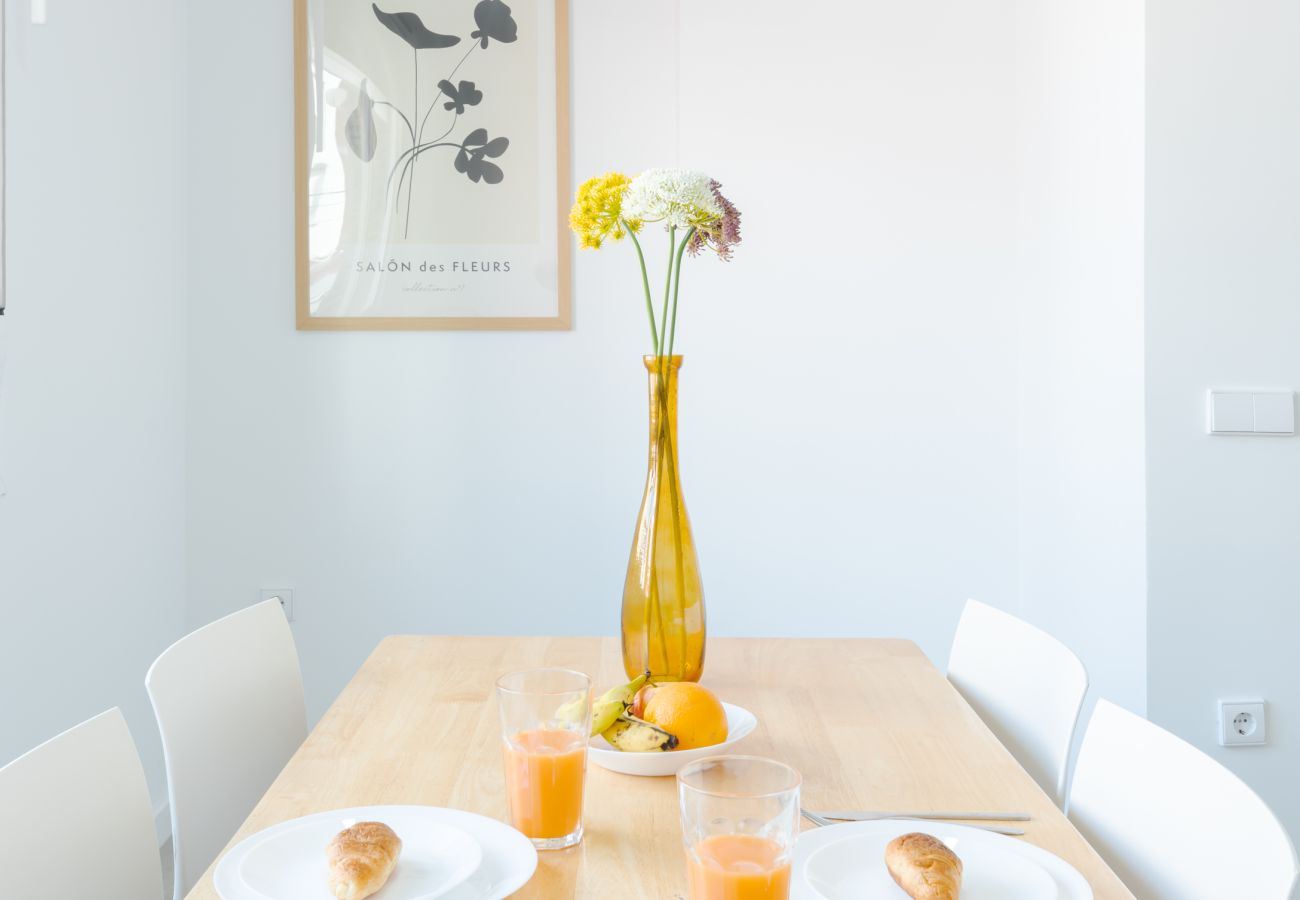 Apartment in Málaga - WintowinRentals Altamira Suites High Floor