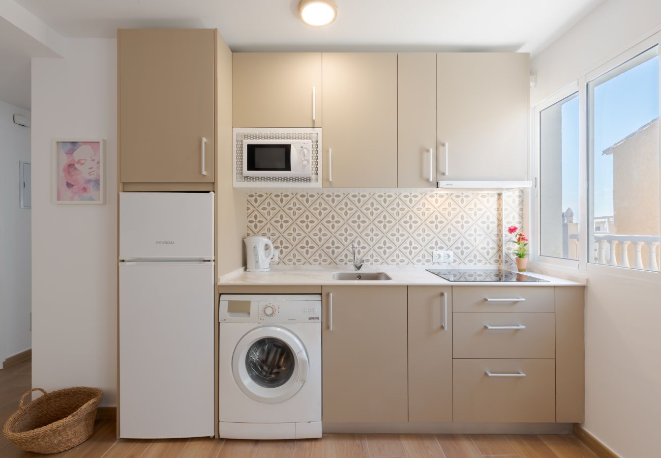 Apartment in Rincón de la Victoria - Wintowinrentals Frontline beach apartment in Rincón de la Victoria