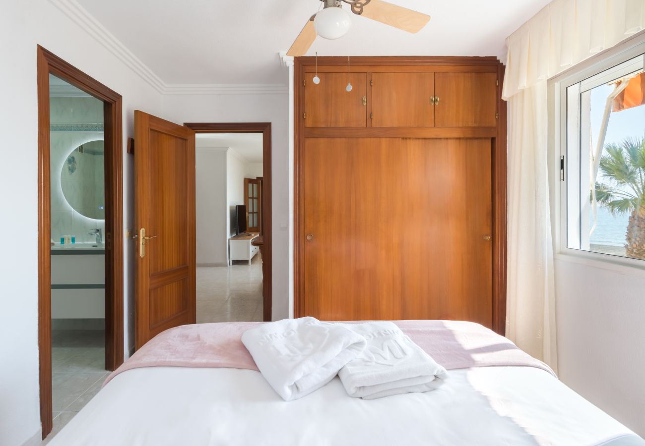 Apartment in Rincón de la Victoria - WintowinRentals Spectacular Sea Views on the Beachfront