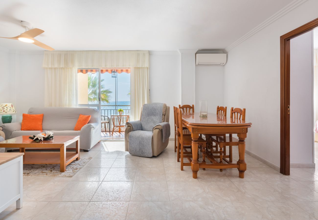 Apartment in Rincón de la Victoria - WintowinRentals Spectacular Sea Views on the Beachfront