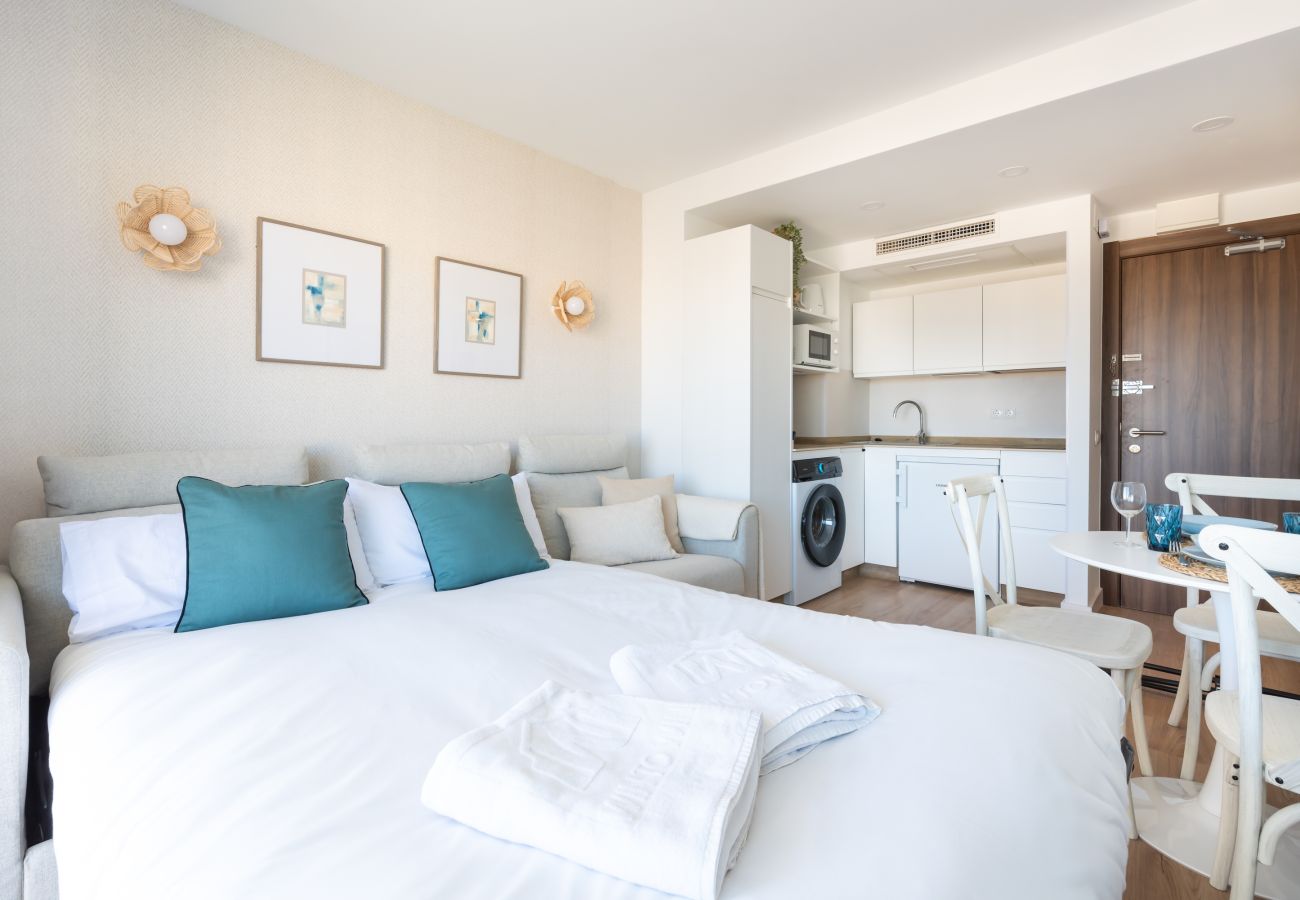 Apartment in Torremolinos - WintowinRentals Private Apartment in Ocean House with Sea Views