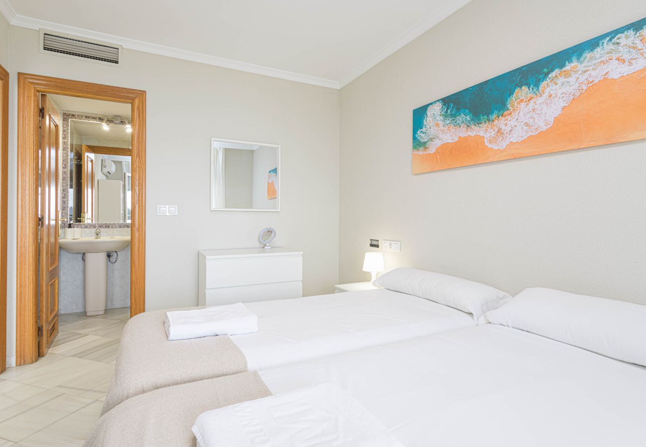 Apartment in Rincón de la Victoria - WintowinRentals Seafront Apartment with Spectacular Views