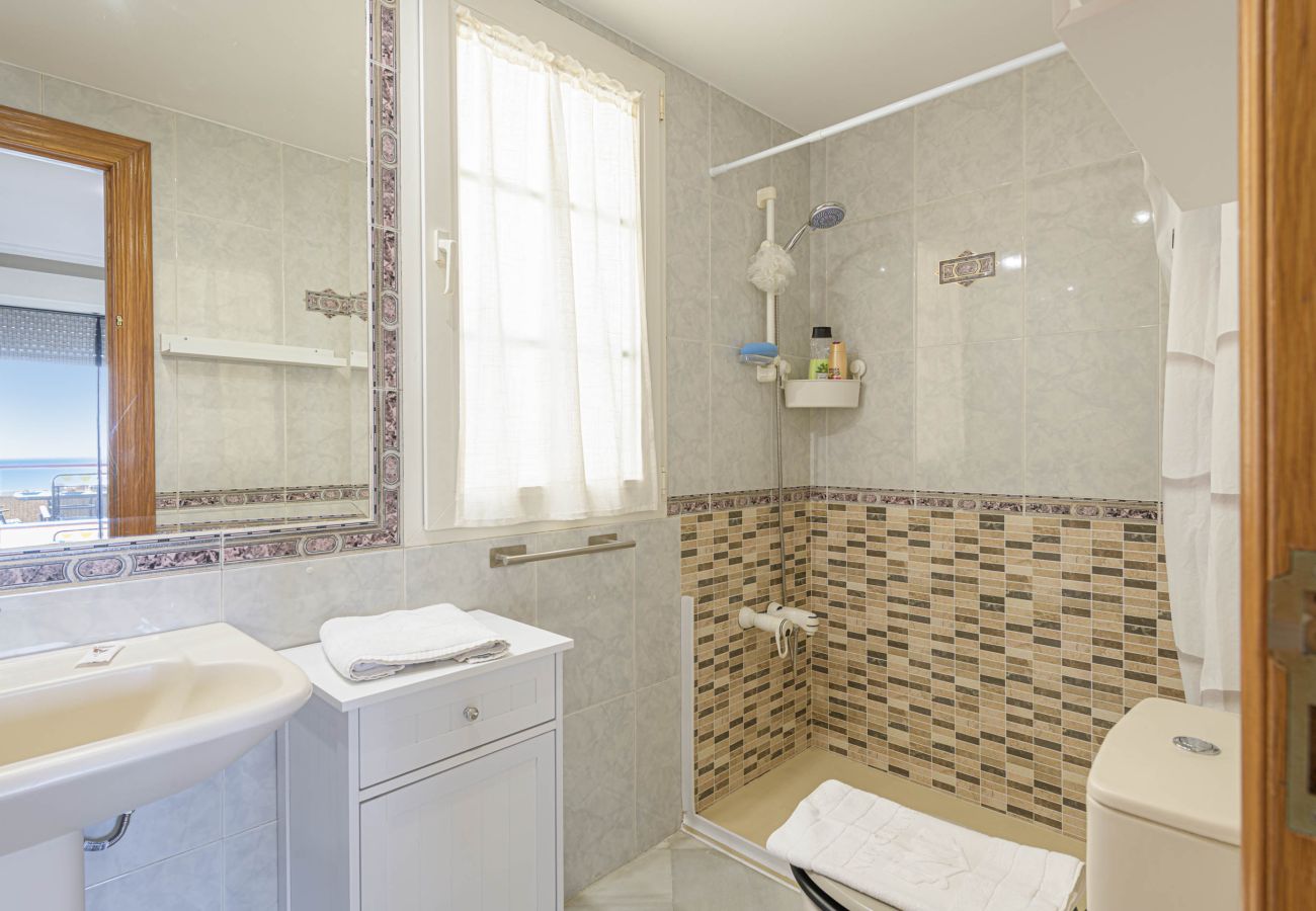 Apartment in Rincón de la Victoria - WintowinRentals Seafront Apartment with Spectacular Views