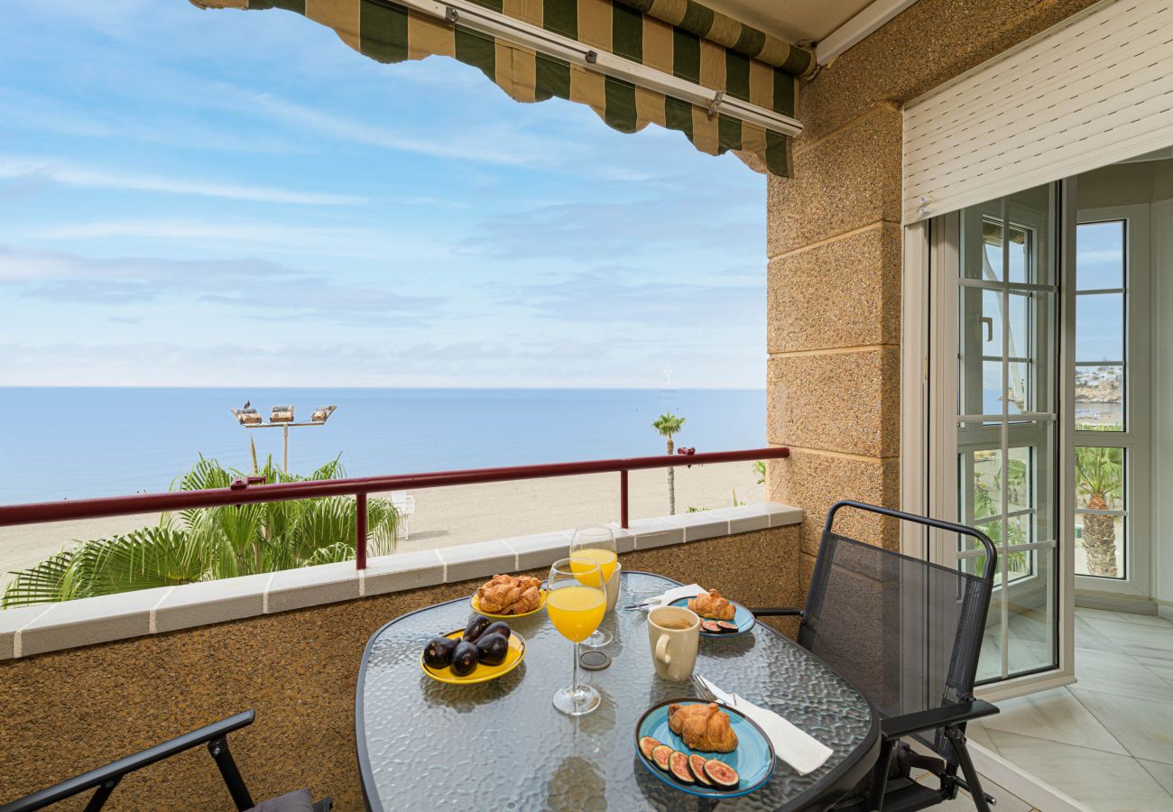 Apartment in Rincón de la Victoria - WintowinRentals Seafront Apartment with Spectacular Views