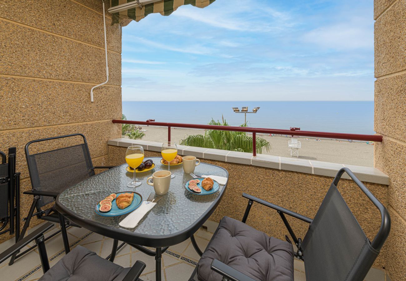Apartment in Rincón de la Victoria - WintowinRentals Seafront Apartment with Spectacular Views