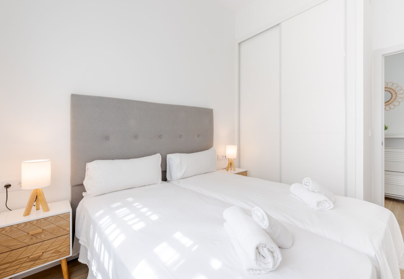 Apartment in Málaga - WintowinRentals Bright and Modern Apartment Near Huelin Beach