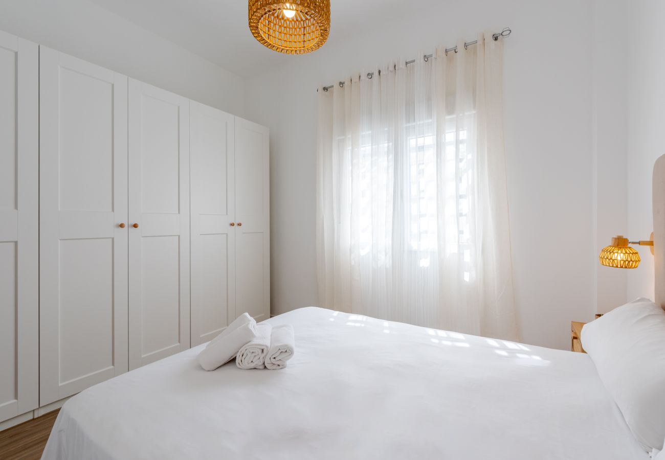 Apartment in Málaga - WintowinRentals Bright and Modern Apartment Near Huelin Beach