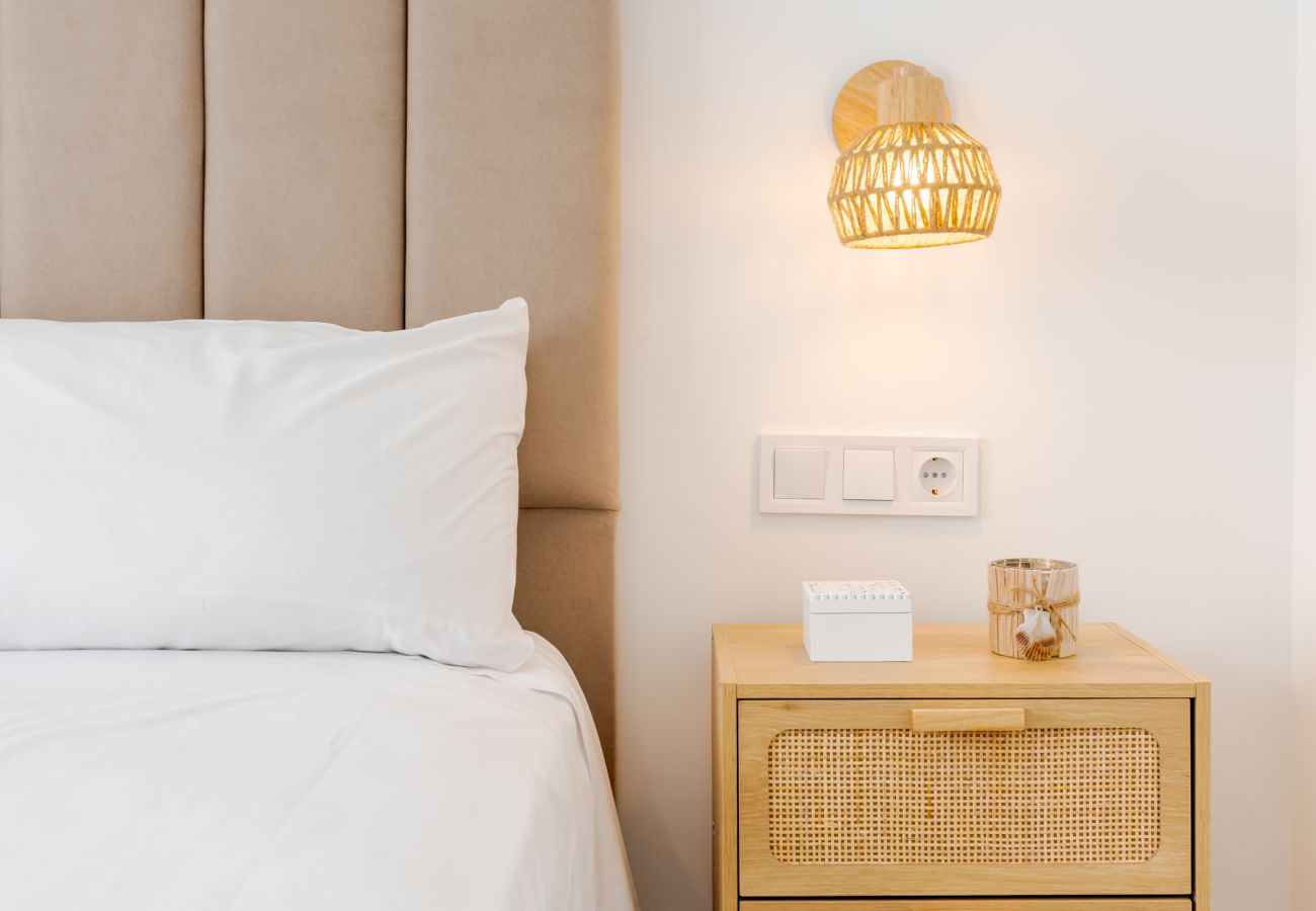 Apartment in Málaga - WintowinRentals Bright and Modern Apartment Near Huelin Beach