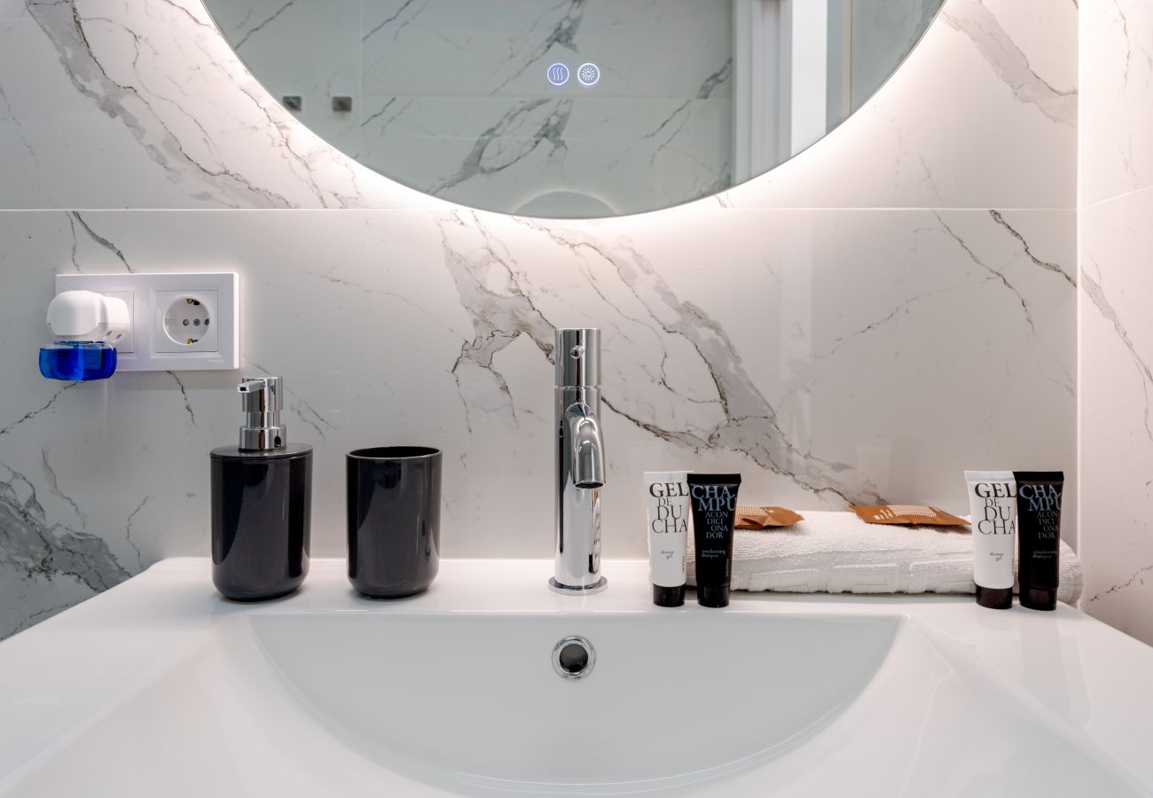 Apartment in Málaga - WintowinRentals Bright and Modern Apartment Near Huelin Beach