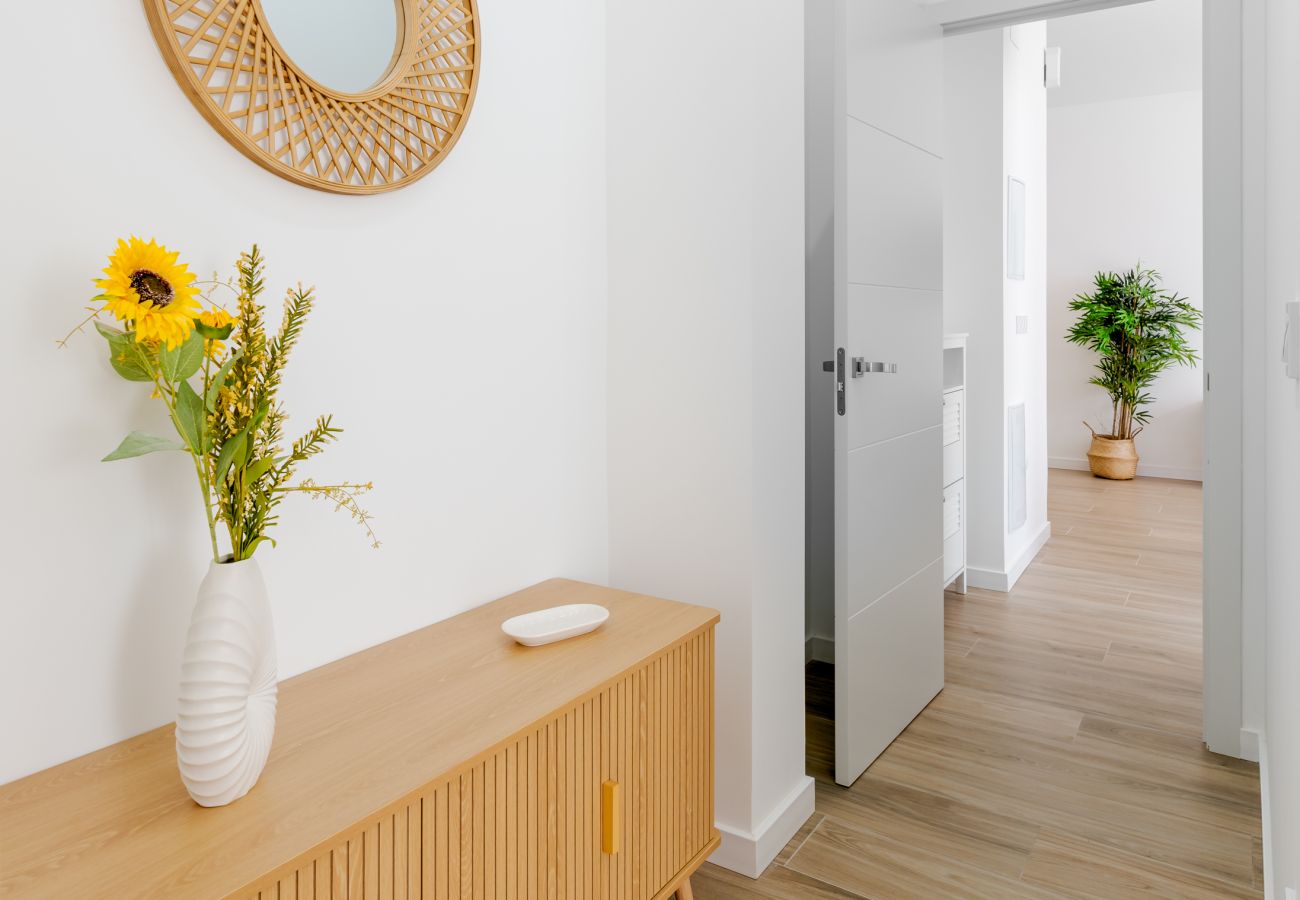 Apartment in Málaga - WintowinRentals Bright and Modern Apartment Near Huelin Beach