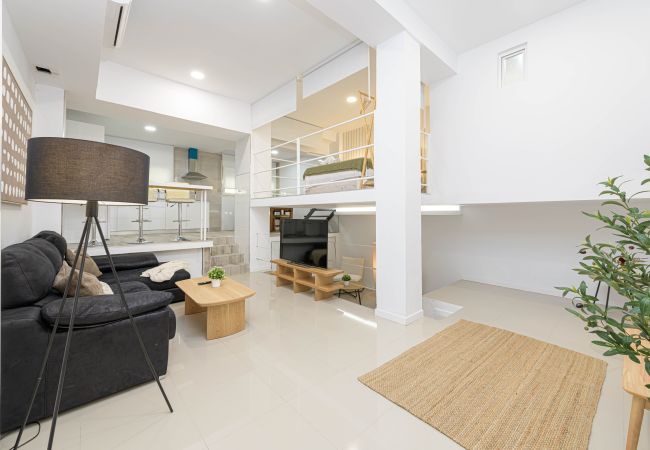 Apartment in Málaga - WintowinRentals Renovated loft with garage next to Huelin Beach Apartment in Málaga - WintowinRentals Renovated loft with garage next to Huelin Beach