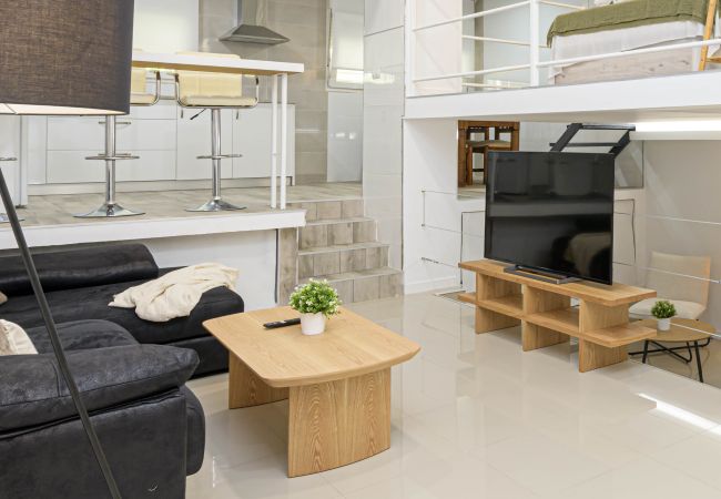 Apartment in Málaga - WintowinRentals Renovated loft with garage next to Huelin Beach Apartment in Málaga - WintowinRentals Renovated loft with garage next to Huelin Beach