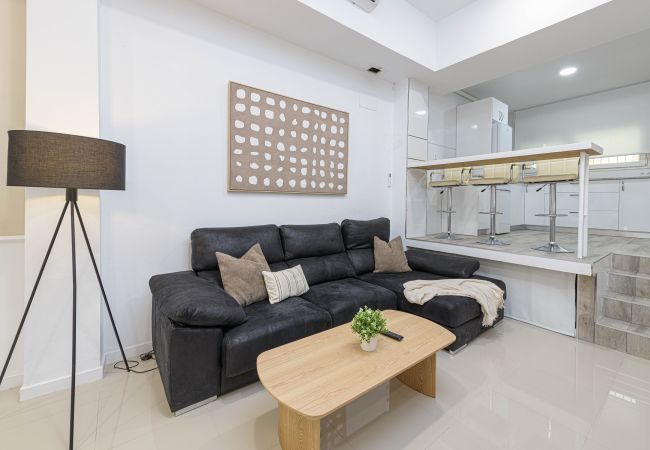 Apartment in Málaga - WintowinRentals Renovated loft with garage next to Huelin Beach Apartment in Málaga - WintowinRentals Renovated loft with garage next to Huelin Beach