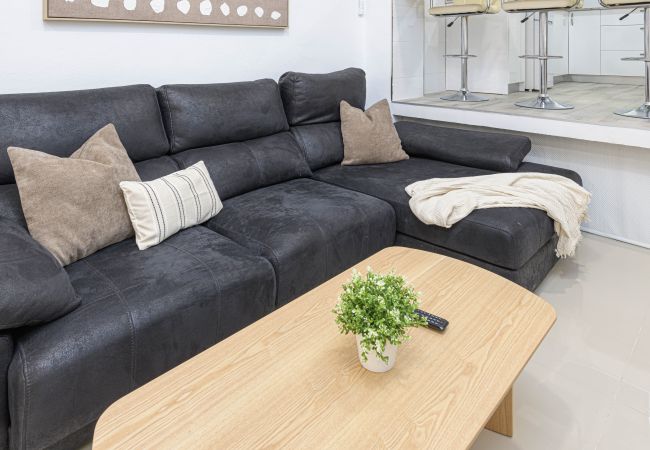 Apartment in Málaga - WintowinRentals Renovated loft with garage next to Huelin Beach Apartment in Málaga - WintowinRentals Renovated loft with garage next to Huelin Beach