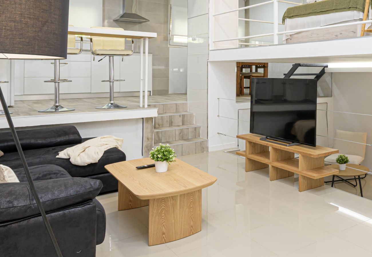 Apartment in Málaga - WintowinRentals Renovated loft with garage next to Huelin Beach Apartment in Málaga - WintowinRentals Renovated loft with garage next to Huelin Beach