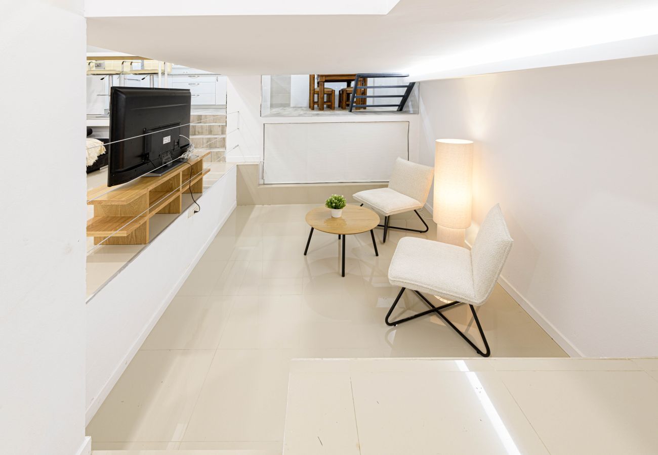 Apartment in Málaga - WintowinRentals Renovated loft with garage next to Huelin Beach Apartment in Málaga - WintowinRentals Renovated loft with garage next to Huelin Beach