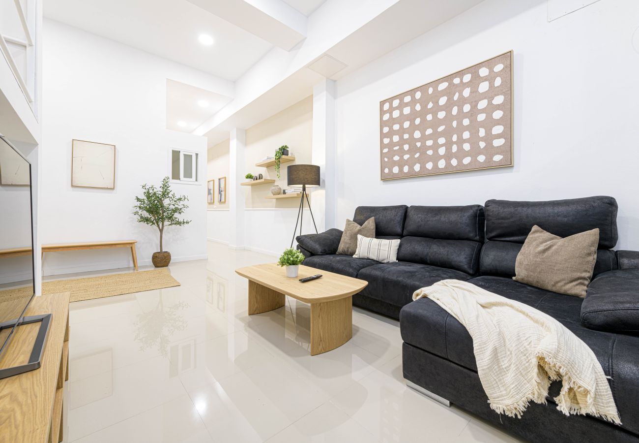 Apartment in Málaga - WintowinRentals Renovated loft with garage next to Huelin Beach Apartment in Málaga - WintowinRentals Renovated loft with garage next to Huelin Beach