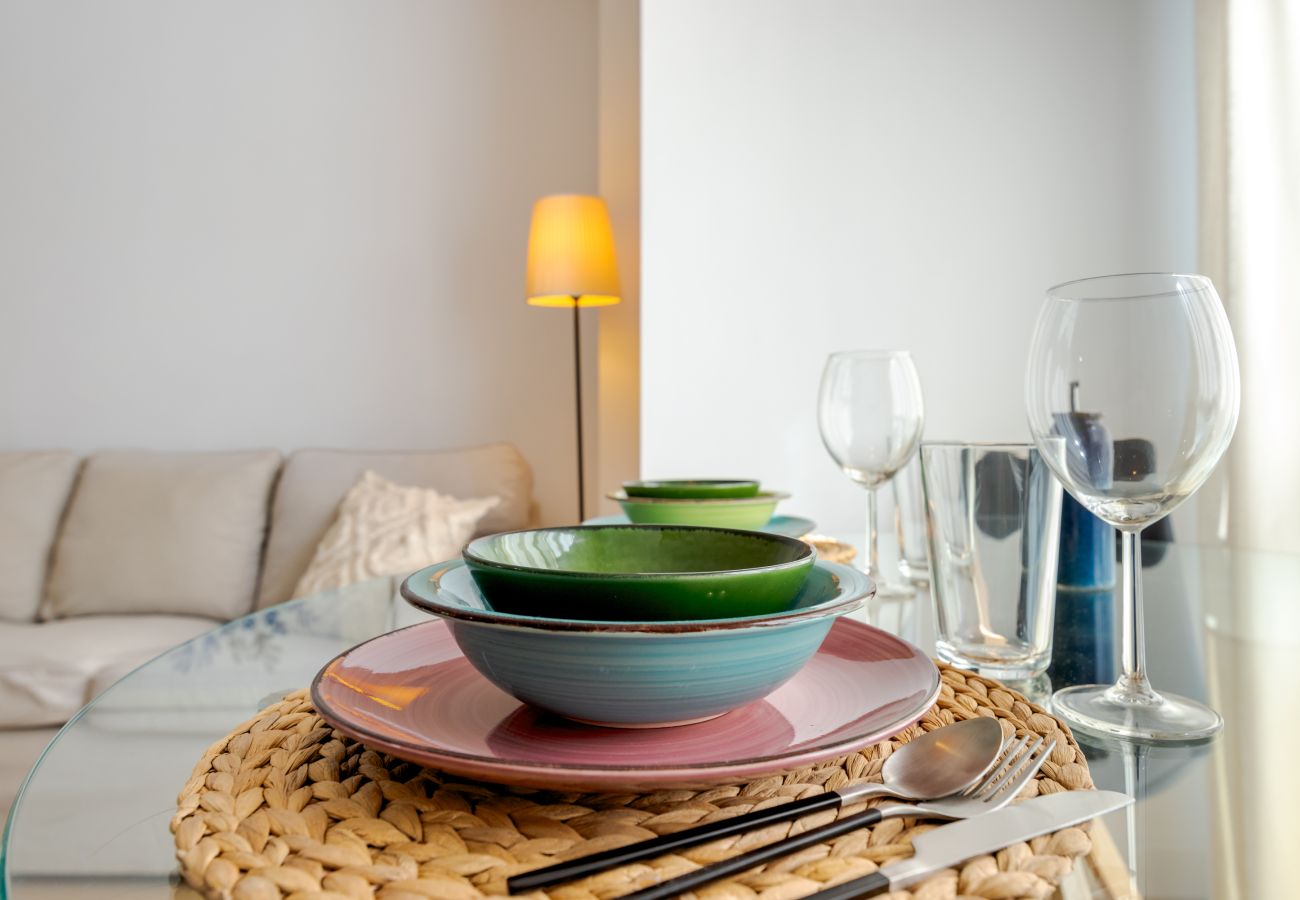 Apartment in Málaga - WintowinRentals Modern apartment with private indoor patio in Málaga