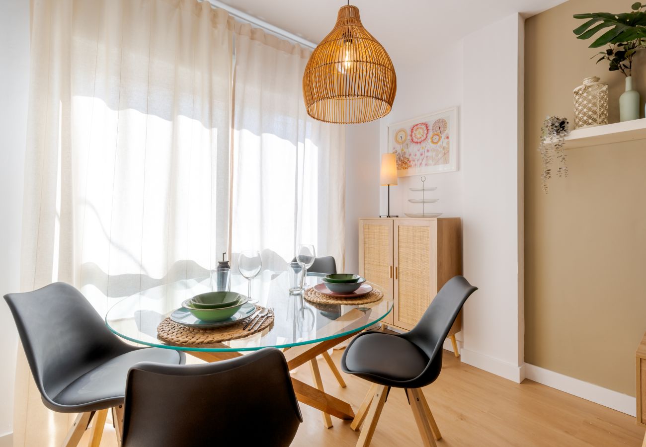 Apartment in Málaga - WintowinRentals Modern apartment with private indoor patio in Málaga