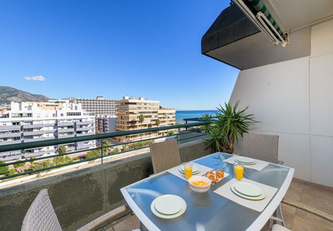 Apartment in Fuengirola - WintowinRentals Apartment with Stunning Sea and Mountain Views and Pool in Fuengirola