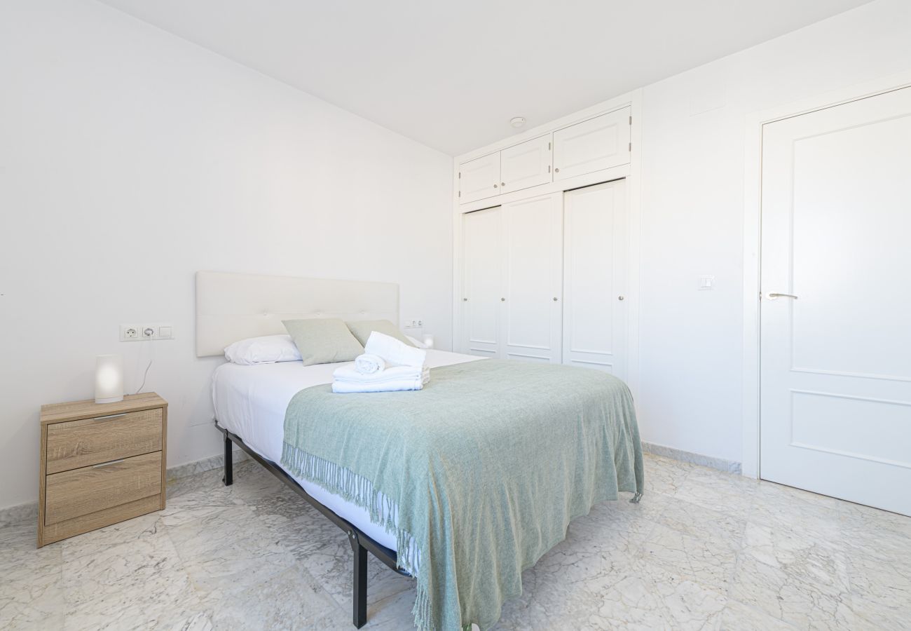 Apartment in Fuengirola - WintowinRentals Apartment with Stunning Sea and Mountain Views and Pool in Fuengirola