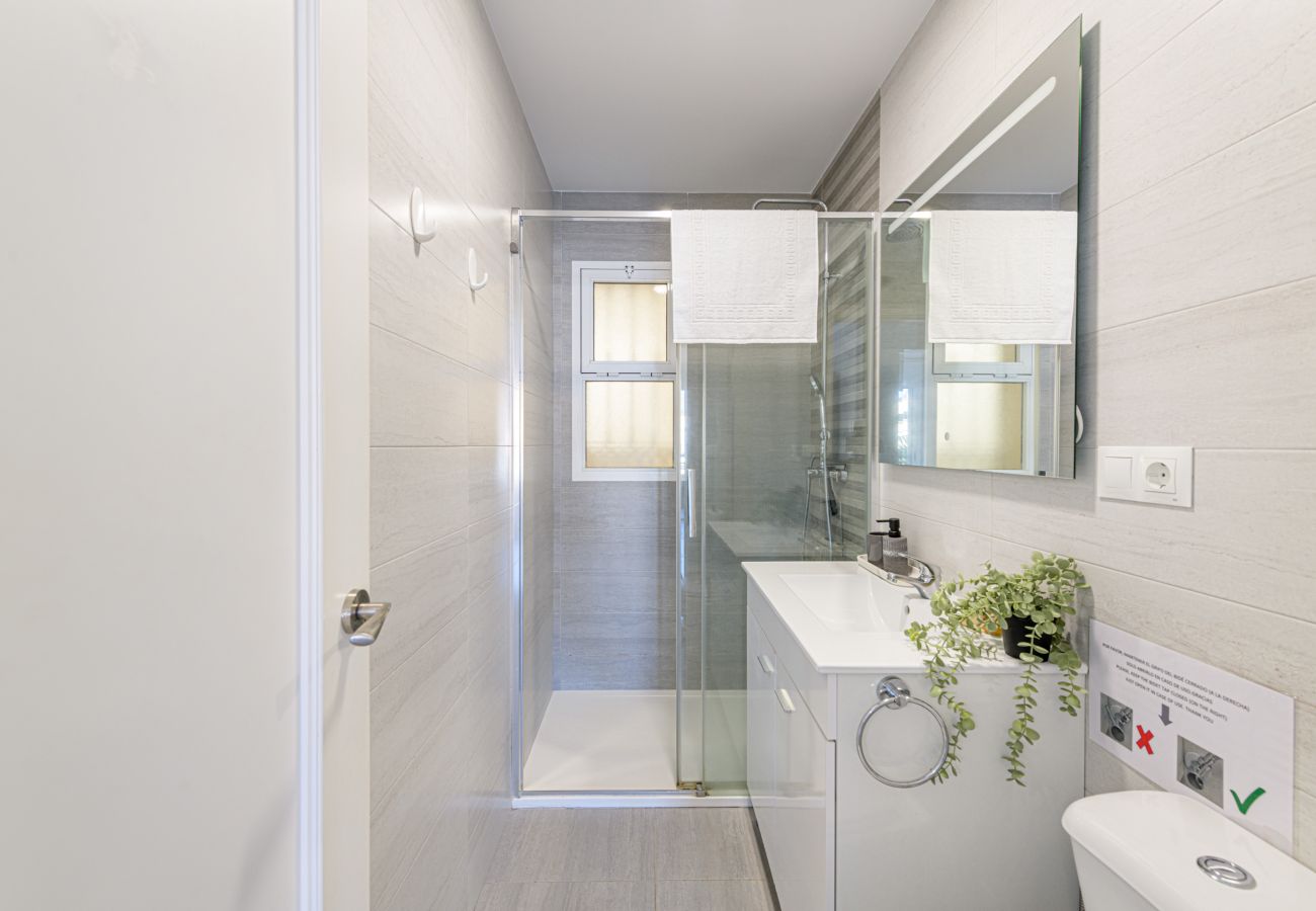 Apartment in Fuengirola - WintowinRentals Apartment with Stunning Sea and Mountain Views and Pool in Fuengirola