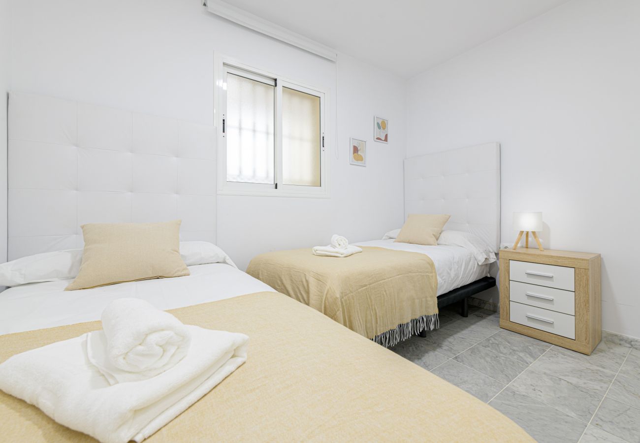 Apartment in Fuengirola - WintowinRentals Apartment with Stunning Sea and Mountain Views and Pool in Fuengirola