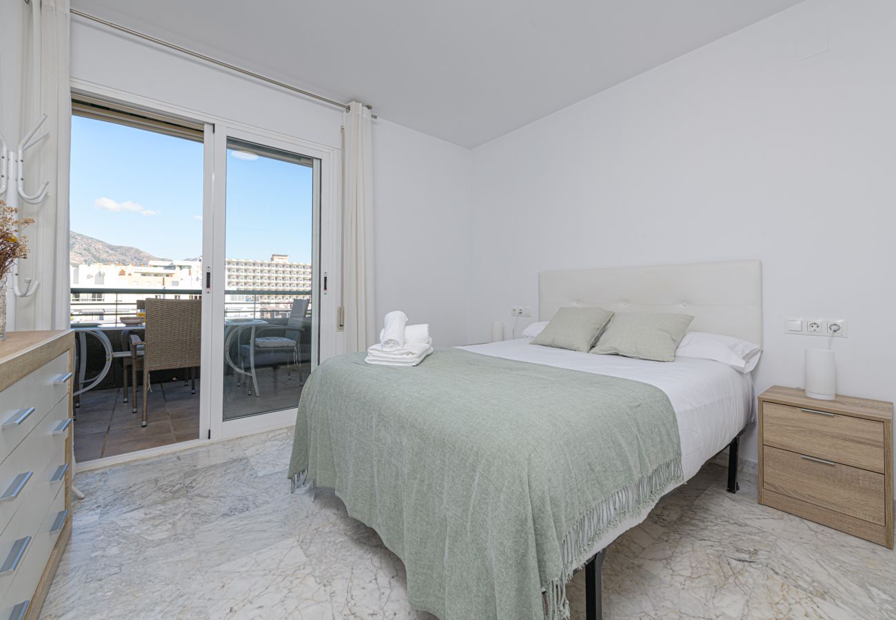 Apartment in Fuengirola - WintowinRentals Apartment with Stunning Sea and Mountain Views and Pool in Fuengirola