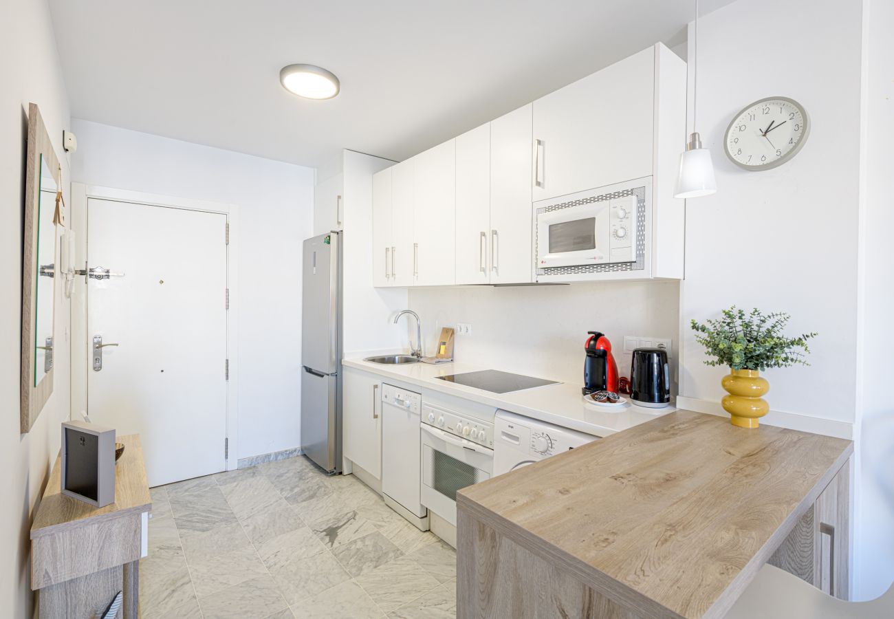 Apartment in Fuengirola - WintowinRentals Apartment with Stunning Sea and Mountain Views and Pool in Fuengirola