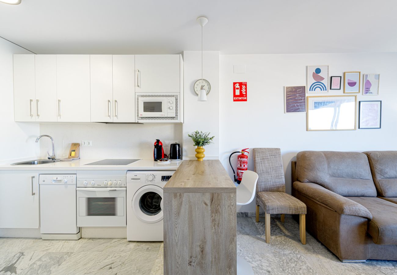 Apartment in Fuengirola - WintowinRentals Apartment with Stunning Sea and Mountain Views and Pool in Fuengirola