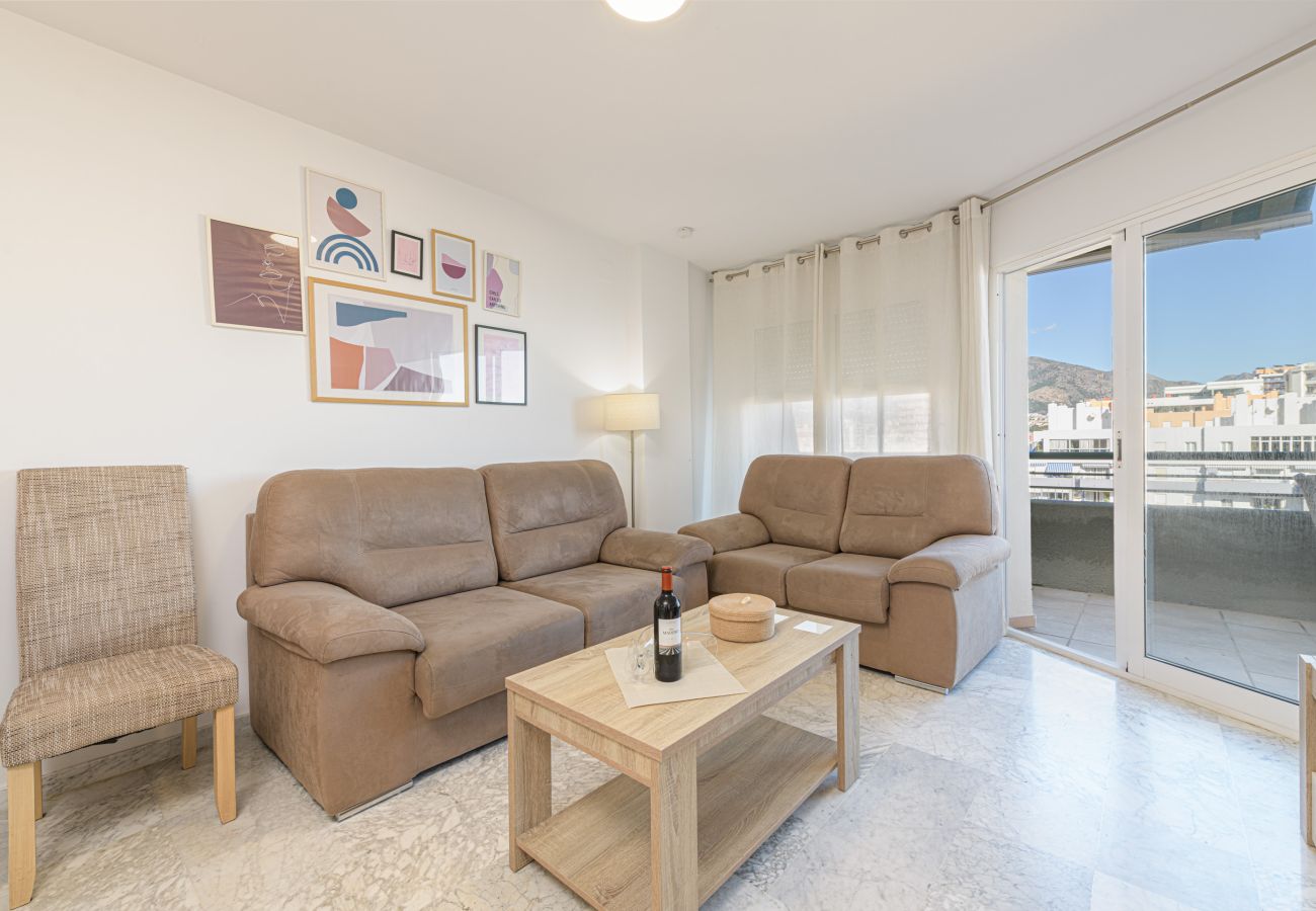 Apartment in Fuengirola - WintowinRentals Apartment with Stunning Sea and Mountain Views and Pool in Fuengirola