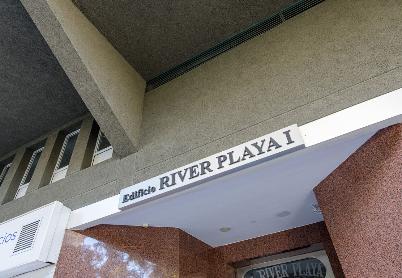 Apartment in Fuengirola - WintowinRentals Apartment with Stunning Sea and Mountain Views and Pool in Fuengirola