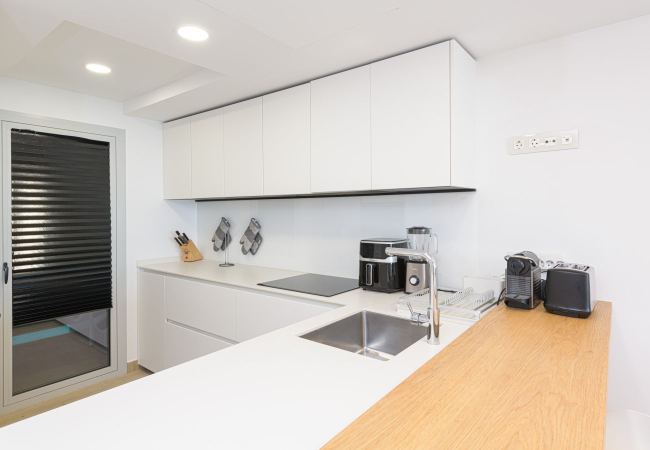 Apartment in Fuengirola - WintowinRentals Fuengirola Exclusive Sea View Apartment with Terrace, Pool and Parking