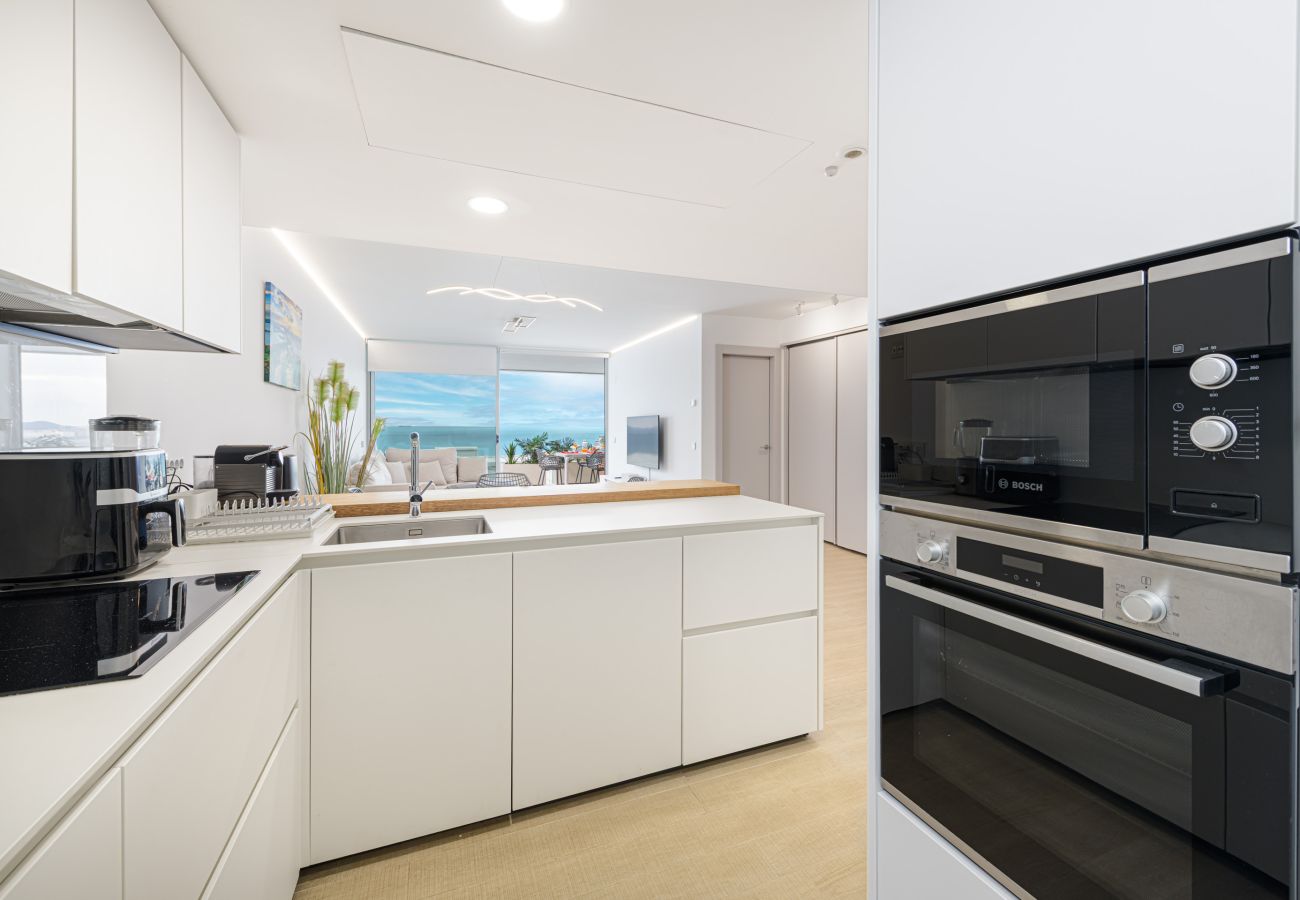 Apartment in Fuengirola - WintowinRentals Fuengirola Exclusive Sea View Apartment with Terrace, Pool and Parking