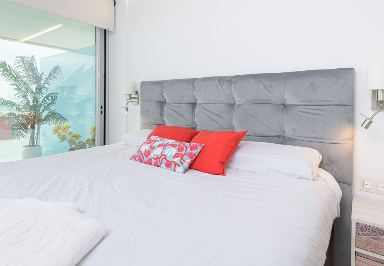 Apartment in Fuengirola - WintowinRentals Fuengirola Exclusive Sea View Apartment with Terrace, Pool and Parking