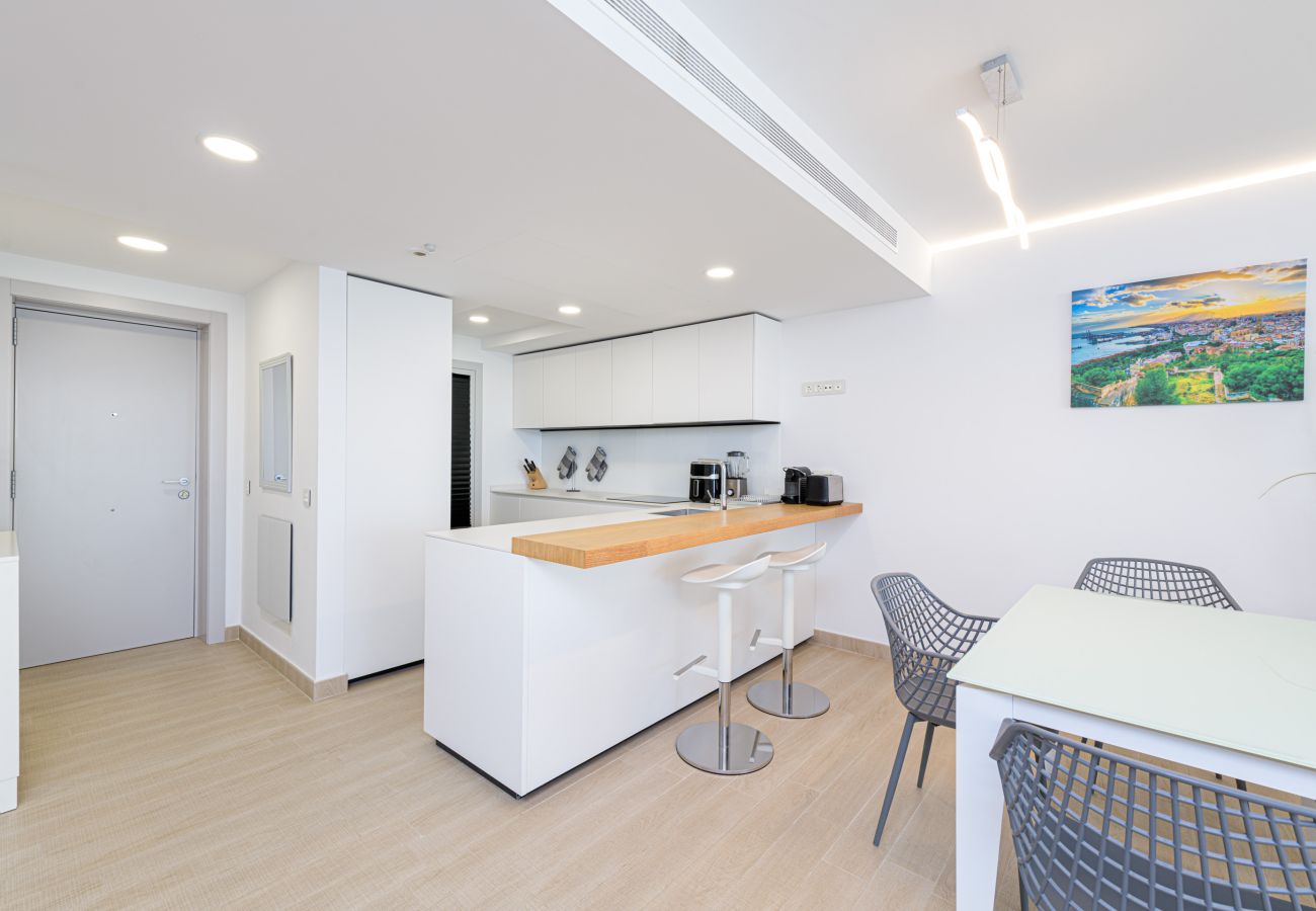 Apartment in Fuengirola - WintowinRentals Fuengirola Exclusive Sea View Apartment with Terrace, Pool and Parking