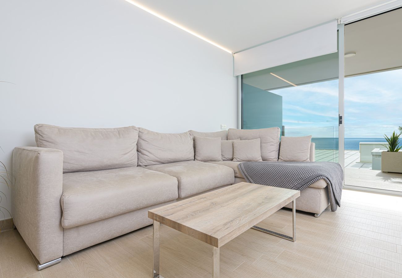 Apartment in Fuengirola - WintowinRentals Fuengirola Exclusive Sea View Apartment with Terrace, Pool and Parking