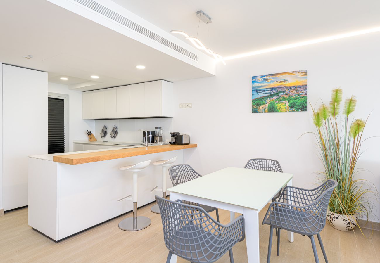 Apartment in Fuengirola - WintowinRentals Fuengirola Exclusive Sea View Apartment with Terrace, Pool and Parking