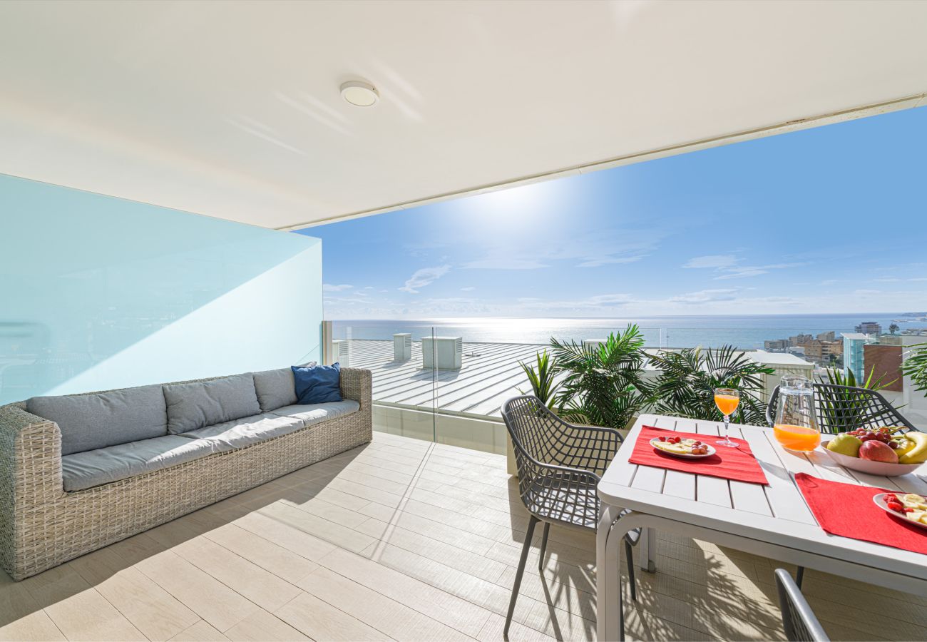 Apartment in Fuengirola - WintowinRentals Fuengirola Exclusive Sea View Apartment with Terrace, Pool and Parking